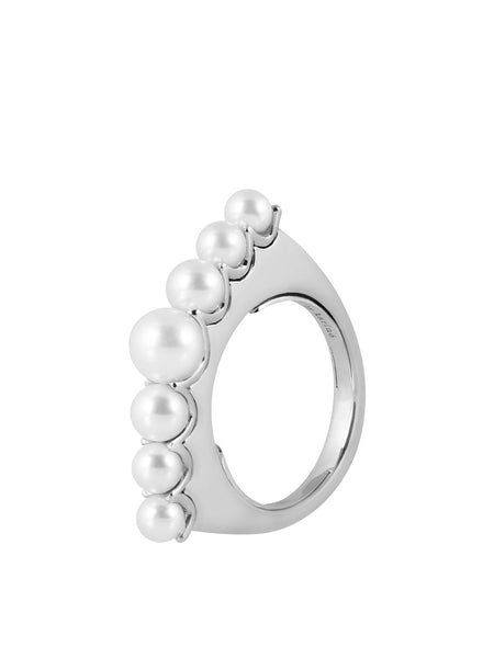 The Simple Ring with Akoya Pearls
