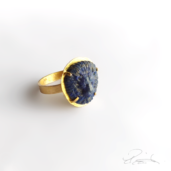 Lapis Lazuli 18K Lion Glyptic Ring