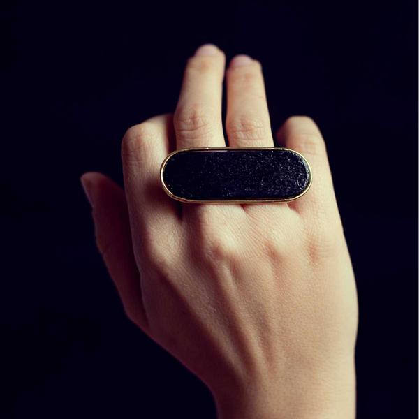 Aptera Ring – Vermeil Gold – Black
