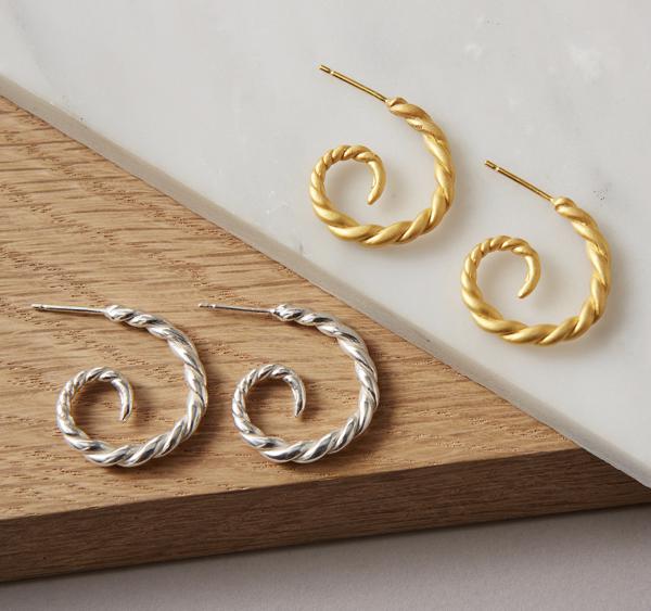 Twisted hoops in gold vermeil