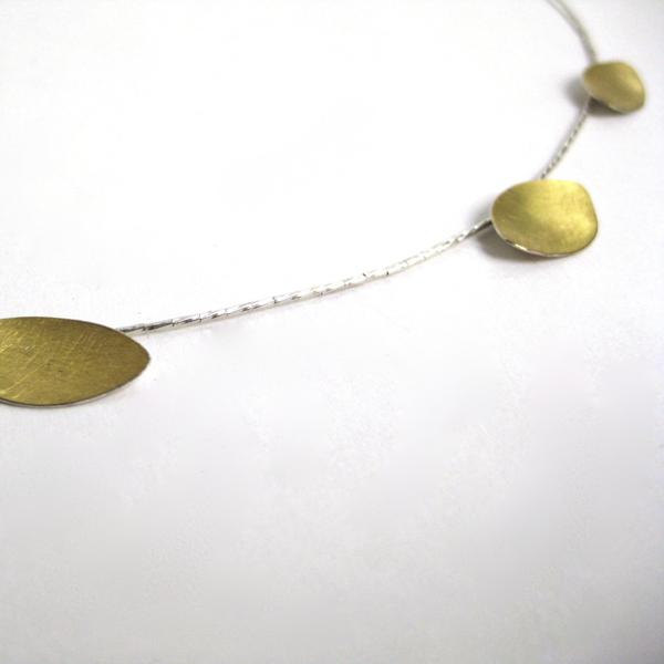 Mia 7- Leaf Gold Necklace